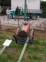 Pulverisateur de produits chimiques a tonne en cuivre a traction animale (30eme fete des moissons de Saint-Jean-de-Touslas)